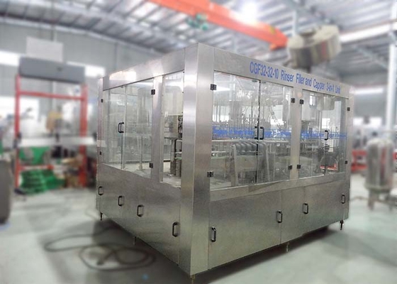 China 5 gallonflessenvullen dat en Etiketteringsmachine Automatisch Vloeibaar Automaatmateriaal afdekt leverancier