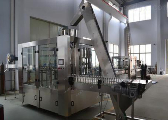 China Drank Semi Automatische Flessenvullen en het Afdekken Machine Hoge Stabiliteit  leverancier